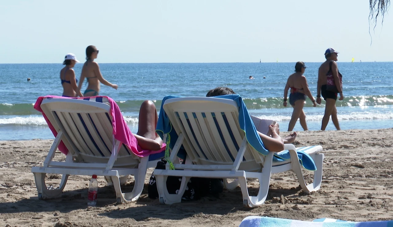 Muere un hombre de 45 años en la hamaca de una playa en Villajoyosa (Alicante)