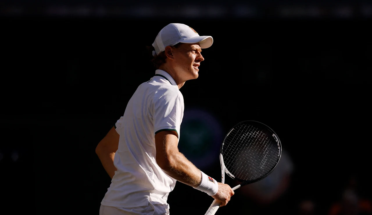 Sinner durante el torneo de Wimbledon 2026