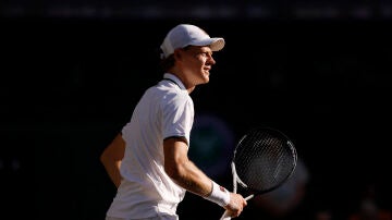 Sinner durante el torneo de Wimbledon 2026