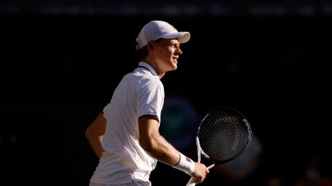 Sinner durante el torneo de Wimbledon 2026