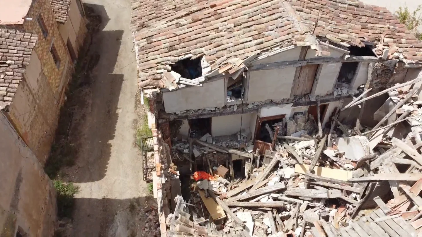 Las termitas arrasan con un pueblo de Burgos Las termitas arrasan con un pueblo de Burgos