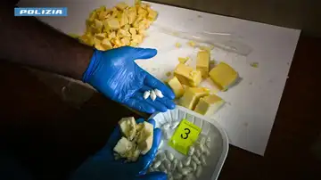 Detienen a una mujer por ocultar droga dentro de un queso para su hijo ingresado en prisión Detienen a una mujer por ocultar droga dentro de un queso para su hijo ingresado en prisión