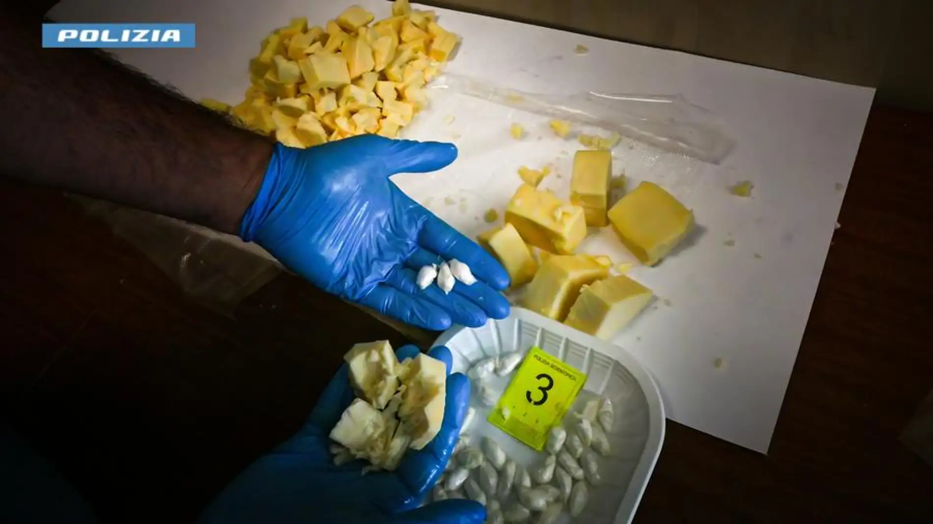 Detienen a una mujer por ocultar droga dentro de un queso para su hijo ingresado en prisión Detienen a una mujer por ocultar droga dentro de un queso para su hijo ingresado en prisión