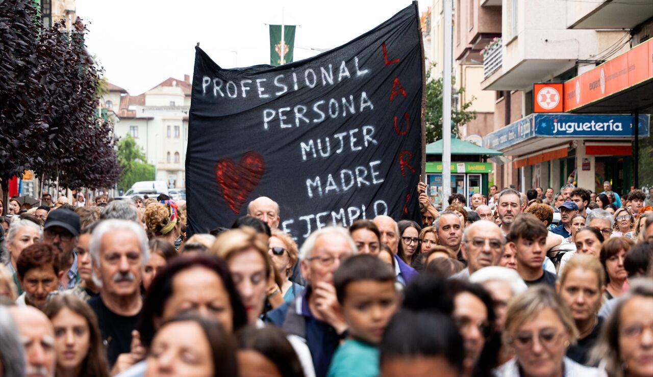 Imagen de una manifestaci&oacute;n en repulsa ante el asesinato por violencia de g&eacute;nero de una Guardia Civil