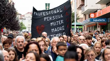 Imagen de una manifestación en repulsa ante el asesinato por violencia de género de una Guardia Civil Imagen de una manifestación en repulsa ante el asesinato por violencia de género de una Guardia Civil
