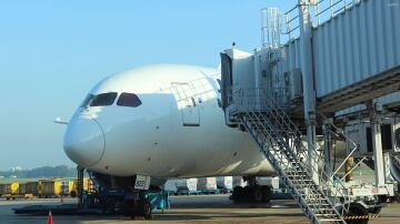Imagen de archivo de un avi&oacute;n sin despegar