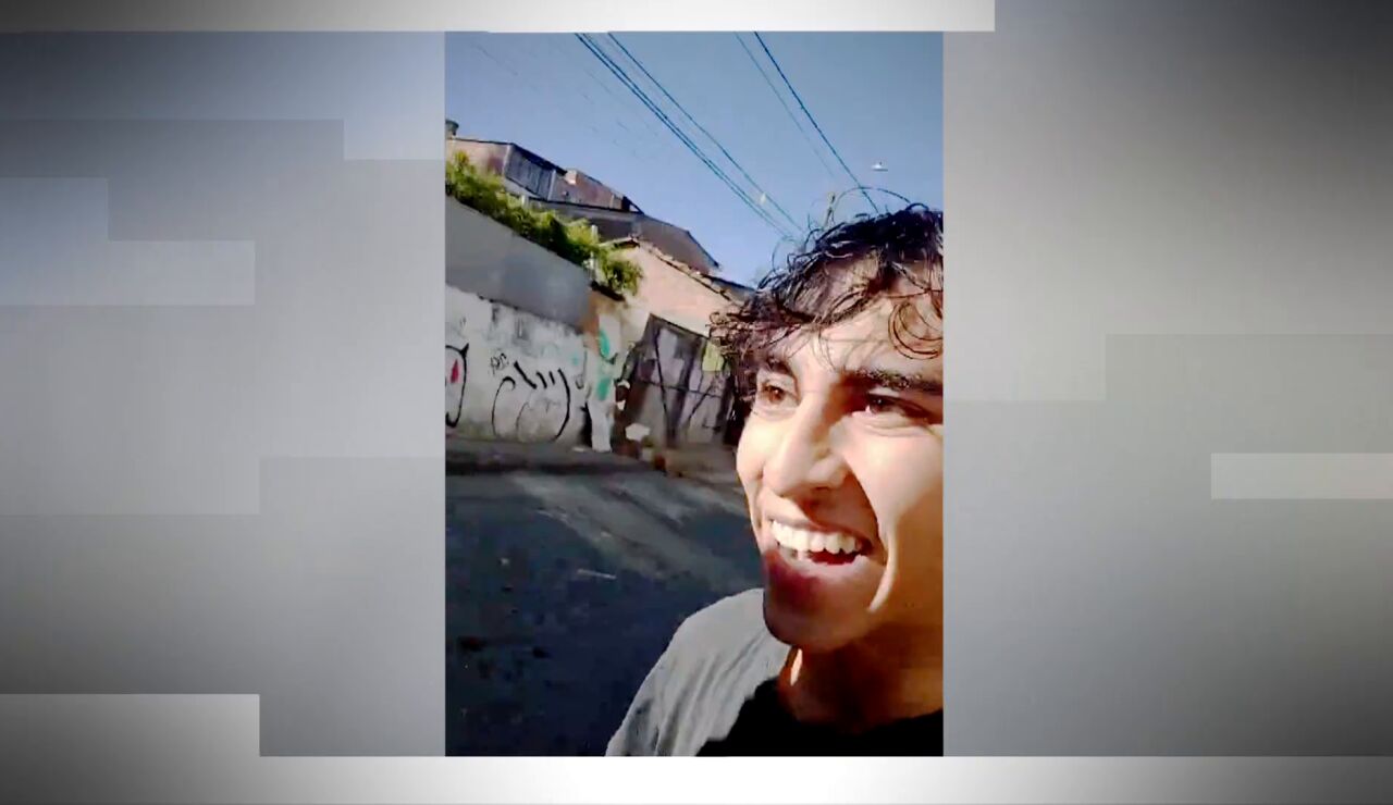 El momento en el que casi le cae un muro encima a un joven colombiano