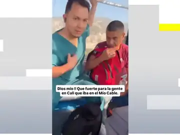 Vídeo: "¡Dios mío, por favor!": El terremoto de Colombia hace temblar unos teleféricos en Cali y desata la angustia de sus pasajeros Vídeo: "¡Dios mío, por favor!": El terremoto de Colombia hace temblar unos teleféricos en Cali y desata la angustia de sus pasajeros