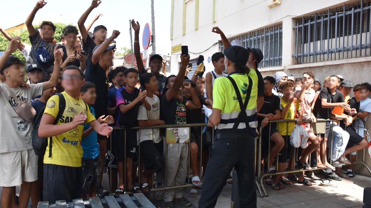 El Gobierno informar&aacute; de los riesgos del eclipse al "elevado n&uacute;mero de inmigrantes" que se encuentran en Ceuta