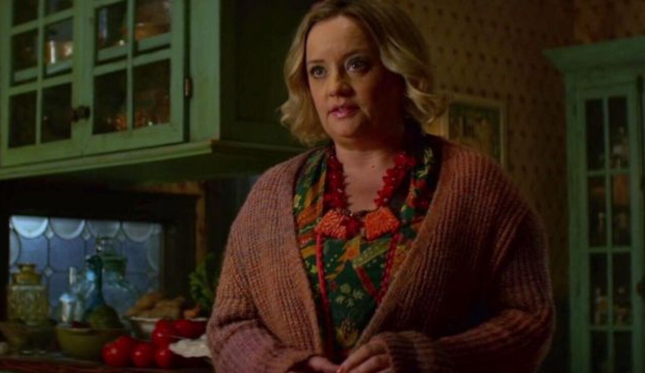Lucy Davis como Hilda Spellman en Sabrina