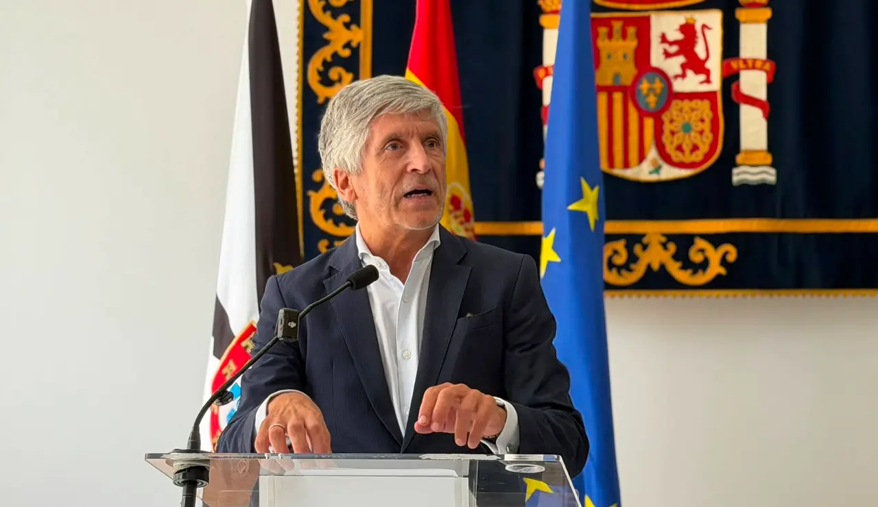 El ministro del Interior, Fernando Grande-Marlaska, atiende a los medios de comunicación