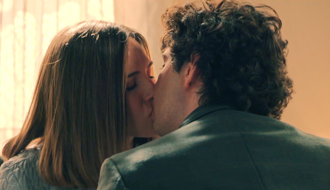 Claudia fantasea con besar a Miguel durante su visita, &iquest;se atrever&aacute; confes&aacute;rselo?