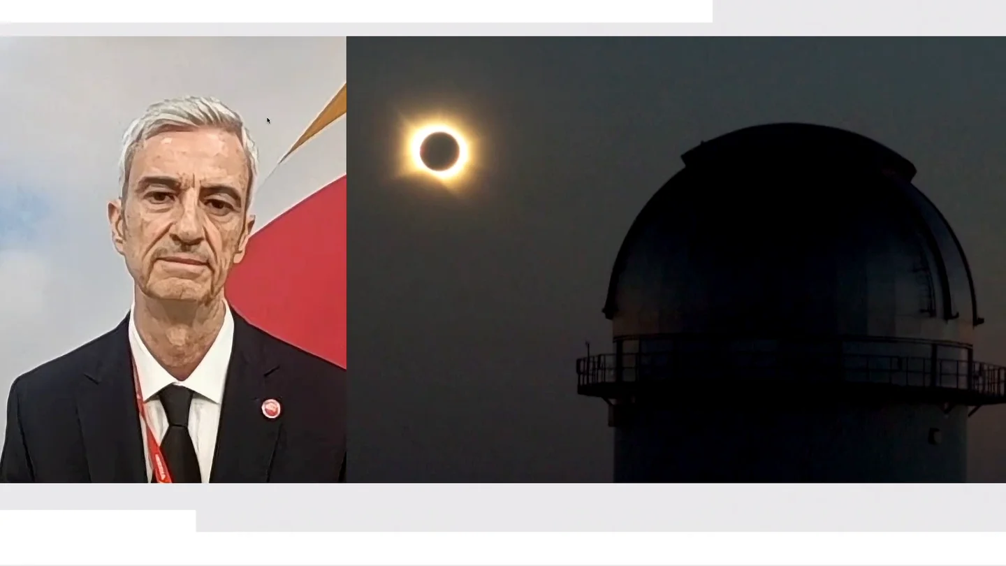 Javier Lopera, comandante del vuelo que retransmitió el eclipse solar total en directo. Javier Lopera, comandante del vuelo que retransmitió el eclipse solar total en directo.