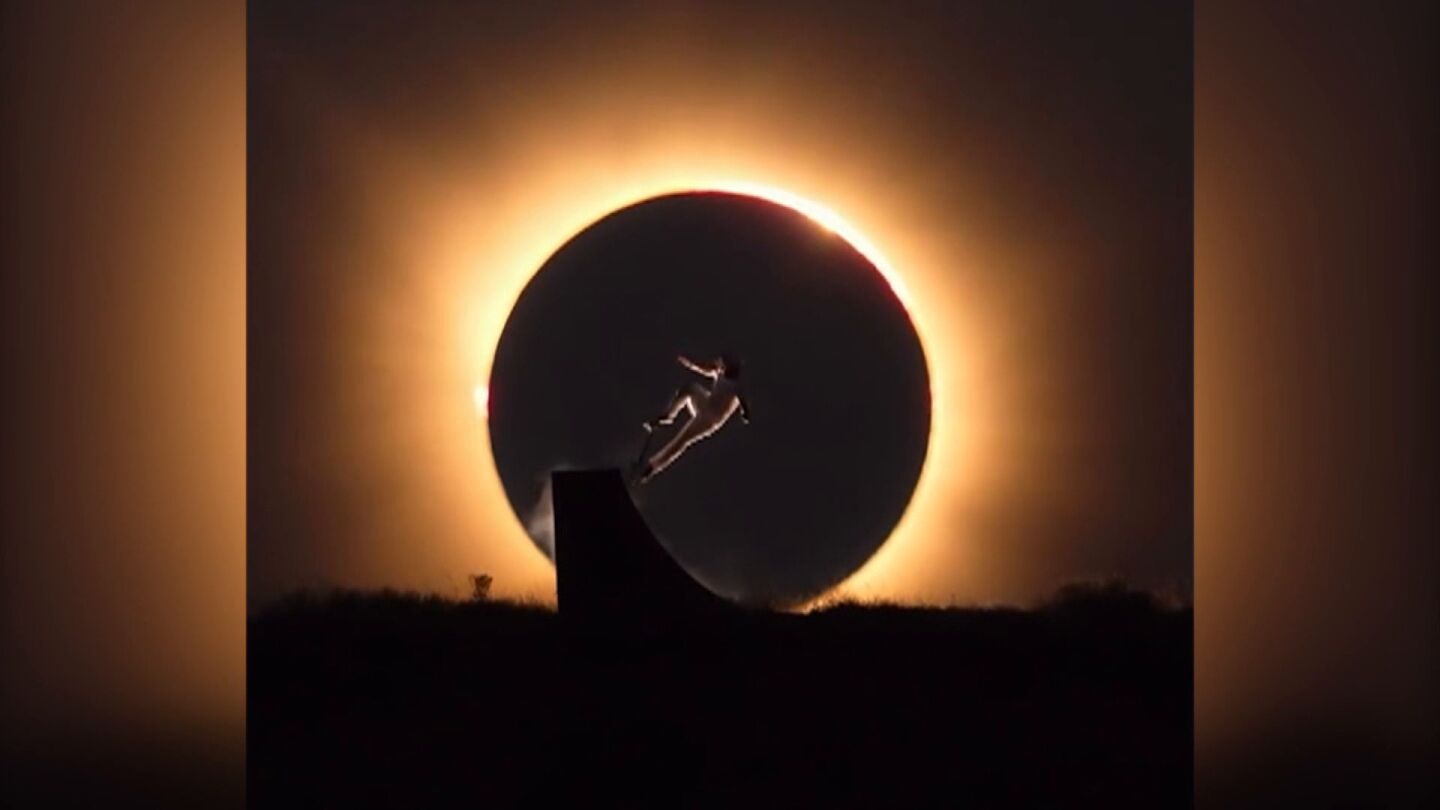 Skater durante el eclipse