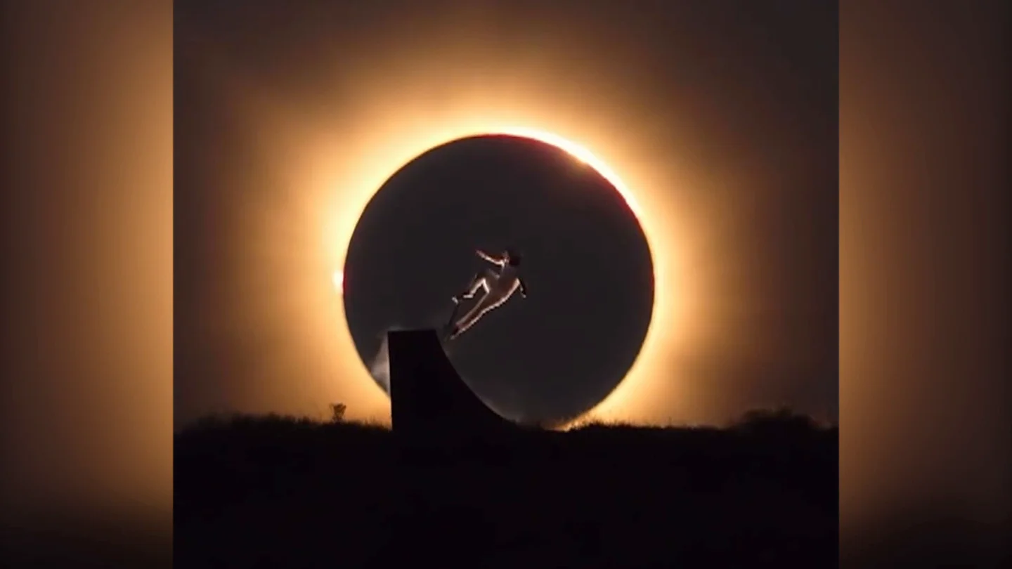 Skater durante el eclipse Skater durante el eclipse