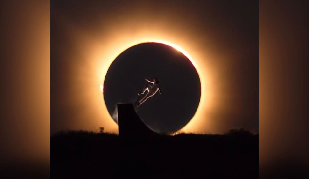 Skater durante el eclipse