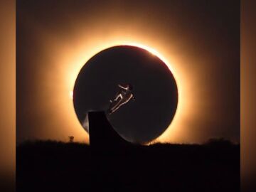 Skater durante el eclipse