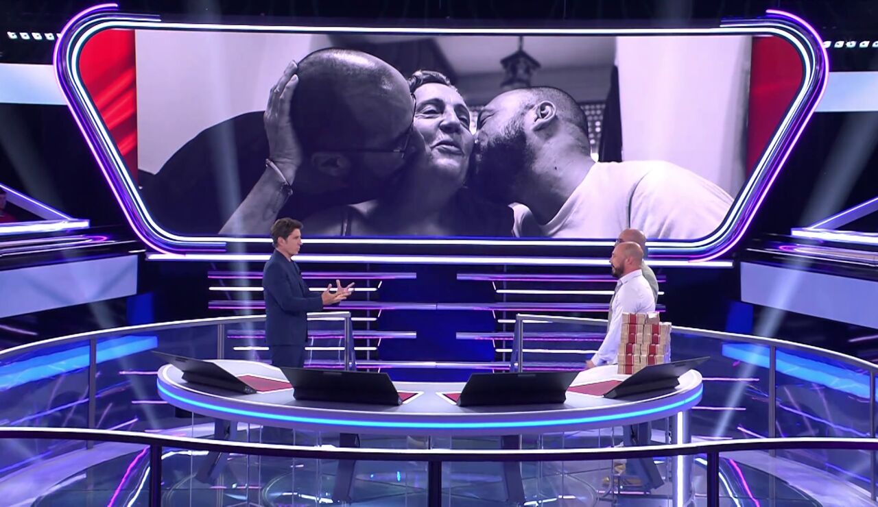 Charlie y Ra&uacute;l conmueven en Atrapa un mill&oacute;n: quieren viajar con su madre con Alzheimer mientras a&uacute;n les reconoce