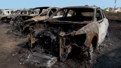 Un incendio en una zona de observación del eclipse en Peñíscola deja 34 coches quemados y varios heridos 