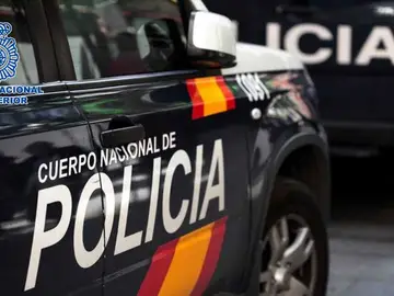 Un coche de la Policía Nacional en una imagen de archivo. Un coche de la Policía Nacional en una imagen de archivo.
