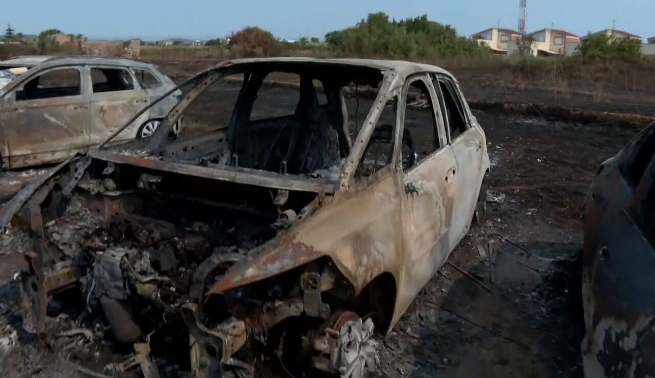 34 coches calcinados en el incendio de un solar en Pe&ntilde;&iacute;scola