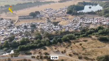 Un detenido y varias denuncias en una fiesta ilegal que reúne a 3.000 personas en un pueblo de apenas 300 habitantes de Cáceres Un detenido y varias denuncias en una fiesta ilegal que reúne a 3.000 personas en un pueblo de apenas 300 habitantes de Cáceres