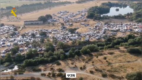 Un detenido y varias denuncias en una fiesta ilegal que re&uacute;ne a 3.000 personas en un pueblo de apenas 300 habitantes de C&aacute;ceres