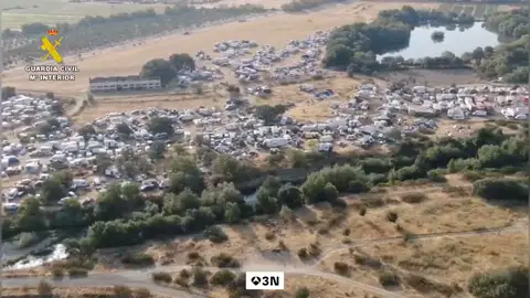 Un detenido y varias denuncias en una fiesta ilegal que reúne a 3.000 personas en un pueblo de apenas 300 habitantes de Cáceres Un detenido y varias denuncias en una fiesta ilegal que reúne a 3.000 personas en un pueblo de apenas 300 habitantes de Cáceres