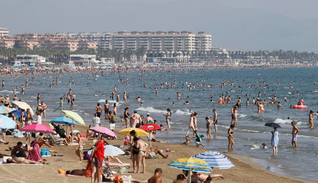 Imagen de la playa de las Arenas en Valencia 