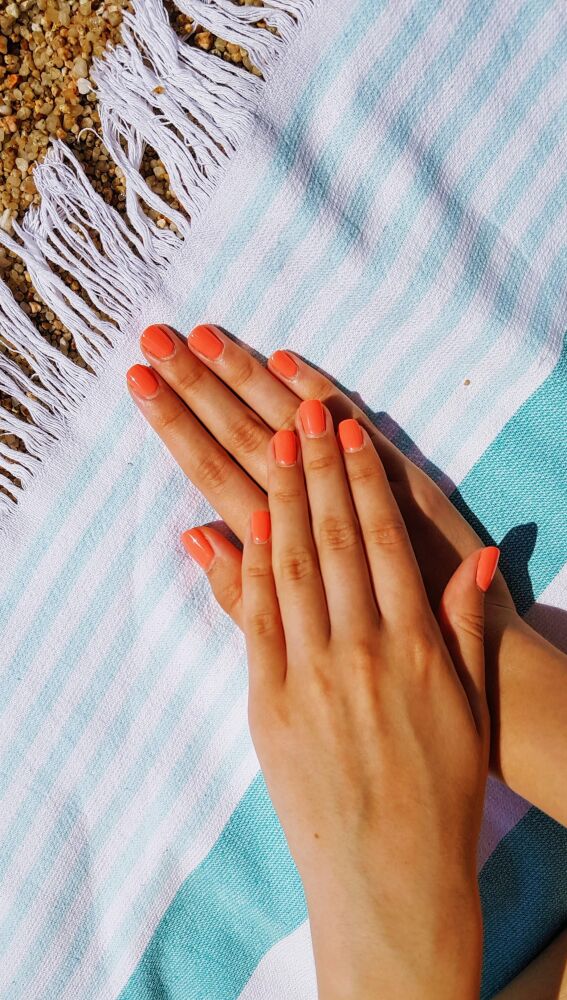 Manicura anaranjada