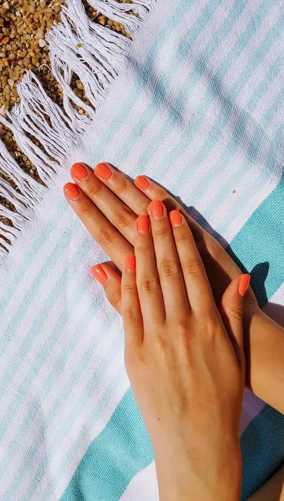 Manicura anaranjada Manicura anaranjada