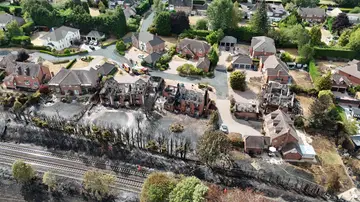 Un incendio en Birmingham calcina 19 edificios completos y manda a una veintena de personas la hospital Un incendio en Birmingham calcina 19 edificios completos y manda a una veintena de personas la hospital