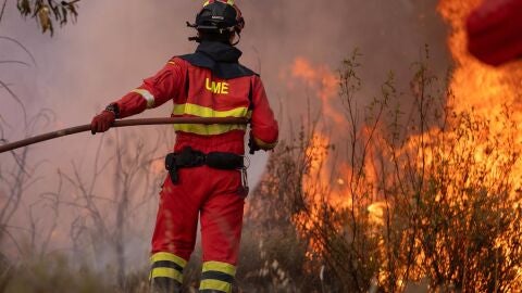 El incendio de Niebla "empeora" en la zona de Aznalc&oacute;llar y avanza hacia El Campillo y Madro&ntilde;alejo