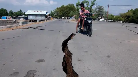 Imagen de archivo del terremoto en la isla indonesia de Flores Imagen de archivo del terremoto en la isla indonesia de Flores