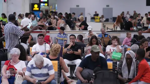 Decenas de personas en la Estación de Sants Decenas de personas en la Estación de Sants