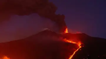 El volcán siciliano Etna en una imagen de archivo. El volcán siciliano Etna en una imagen de archivo.
