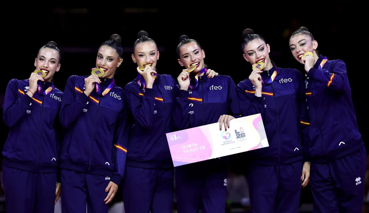 El equipo español de gimnasia rítmica, formado por Inés Bergua, Salma Solaun, Andrea Corral, Andrea Fernández, Lucía Muñoz y Marina Cortelles, en el Campeonato del Mundo.