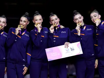 El equipo español de gimnasia rítmica, formado por Inés Bergua, Salma Solaun, Andrea Corral, Andrea Fernández, Lucía Muñoz y Marina Cortelles, en el Campeonato del Mundo. El equipo español de gimnasia rítmica, formado por Inés Bergua, Salma Solaun, Andrea Corral, Andrea Fernández, Lucía Muñoz y Marina Cortelles, en el Campeonato del Mundo.