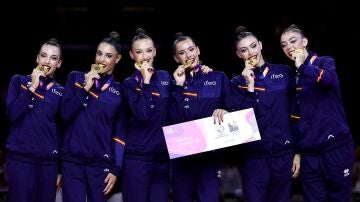 El equipo espa&ntilde;ol de gimnasia r&iacute;tmica, formado por In&eacute;s Bergua, Salma Solaun, Andrea Corral, Andrea Fern&aacute;ndez, Luc&iacute;a Mu&ntilde;oz y Marina Cortelles, en el Campeonato del Mundo.