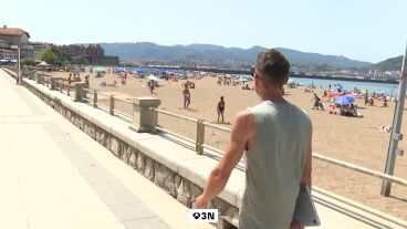 "Beachworking" o teletrabajar en la playa: suena id&iacute;lico, pero tiene sus riesgos, aparte de las medusas