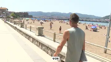 "Beachworking" o teletrabajar en la playa: suena idílico, pero tiene sus riesgos, aparte de las medusas "Beachworking" o teletrabajar en la playa: suena idílico, pero tiene sus riesgos, aparte de las medusas