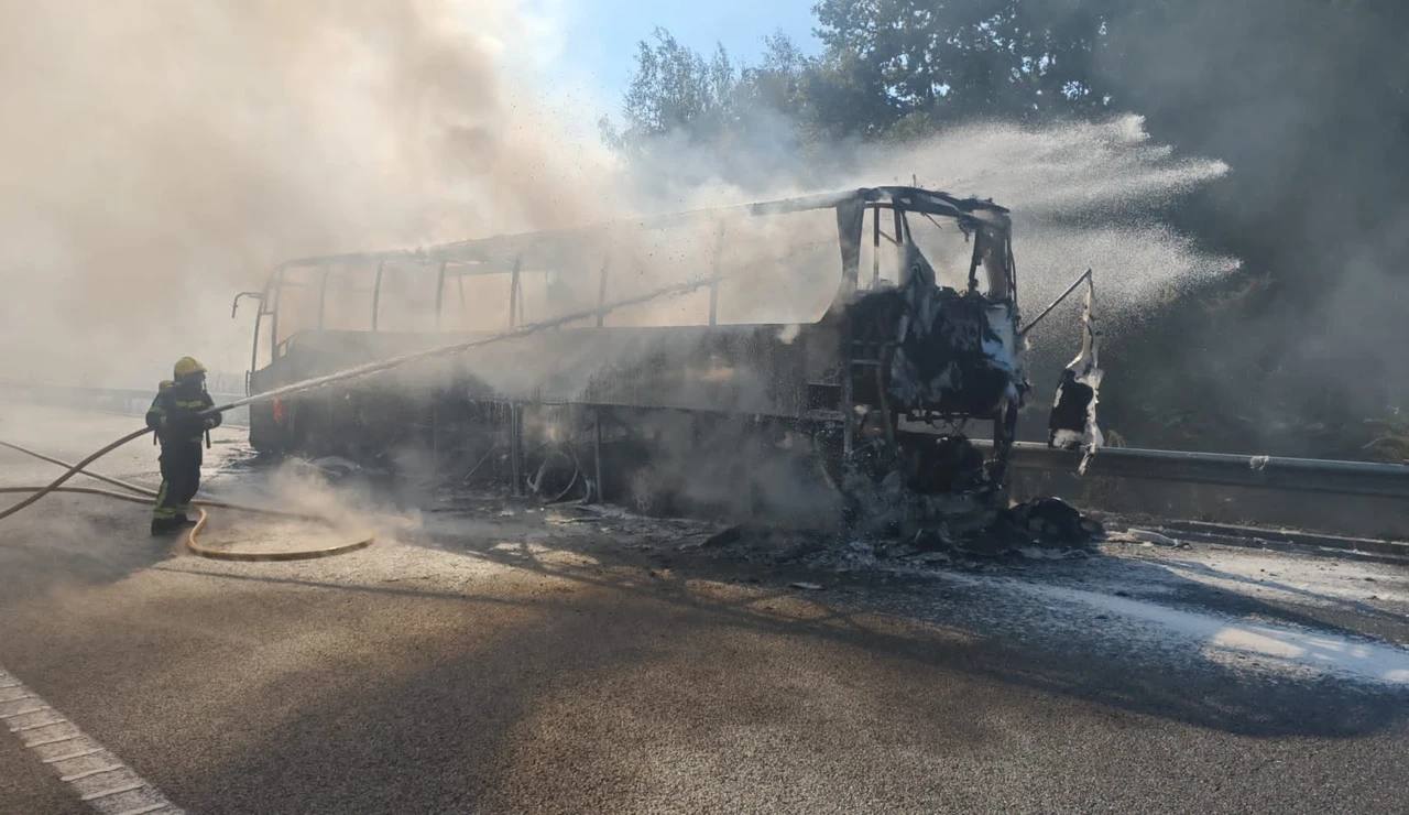El autobús incendiado