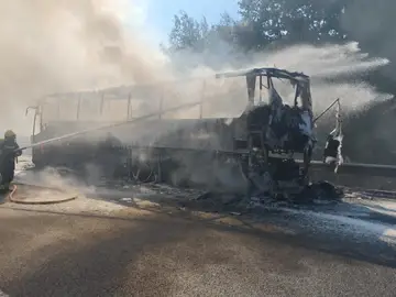 El autobús incendiado El autobús incendiado