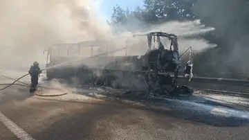 El autobús incendiado El autobús incendiado