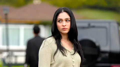 Cemre Baysel es Zeynep, la joven humilde y optimista que cambiará el destino de Serhat Cemre Baysel es Zeynep, la joven humilde y optimista que cambiará el destino de Serhat