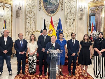 Comparece el presidente de la Ciudad Aut&oacute;noma de Ceuta, Juan Jes&uacute;s Vivas en compa&ntilde;&iacute;a de varios miembros del ejecutivo local