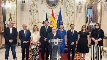 Comparece el presidente de la Ciudad Aut&oacute;noma de Ceuta, Juan Jes&uacute;s Vivas en compa&ntilde;&iacute;a de varios miembros del ejecutivo local