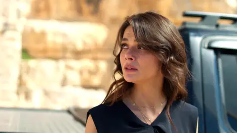 El vestido con el que Alya llegó a Mardin vuelve a marcar su despedida: ¿se marchará ahora con su hijo? El vestido con el que Alya llegó a Mardin vuelve a marcar su despedida: ¿se marchará ahora con su hijo?