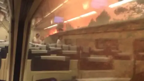 Imágenes de las llamas en un tren a la altura de Bejís Antena 3 Noticias