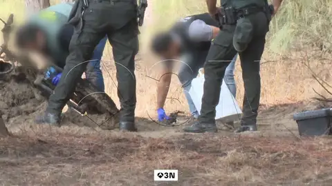 Antena 3 Noticias accede en exclusiva al vídeo de la recuperación del fusil del triple crimen de Isla Cristina Antena 3 Noticias accede en exclusiva al vídeo de la recuperación del fusil del triple crimen de Isla Cristina